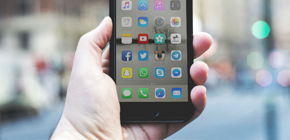 Social Media Apps Symbolbild: IPhone Display